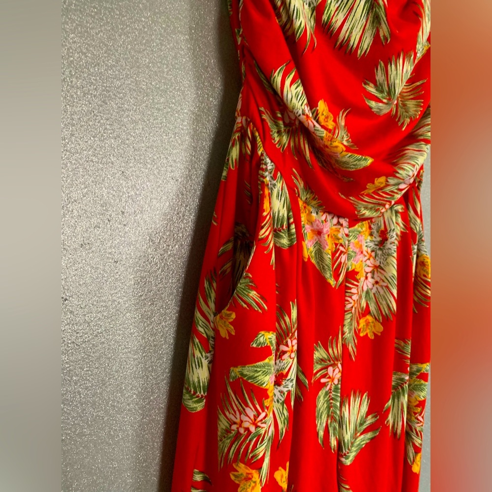Full circle Trends | Skin color tinted straps Red floral jumper with pockets